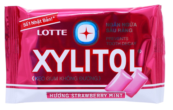 Lotte Gum Xylitol Straw Berry Blister 11.6gr x 20 box